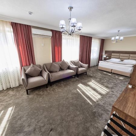 Osh Grand Hotel Chavo Exteriör bild