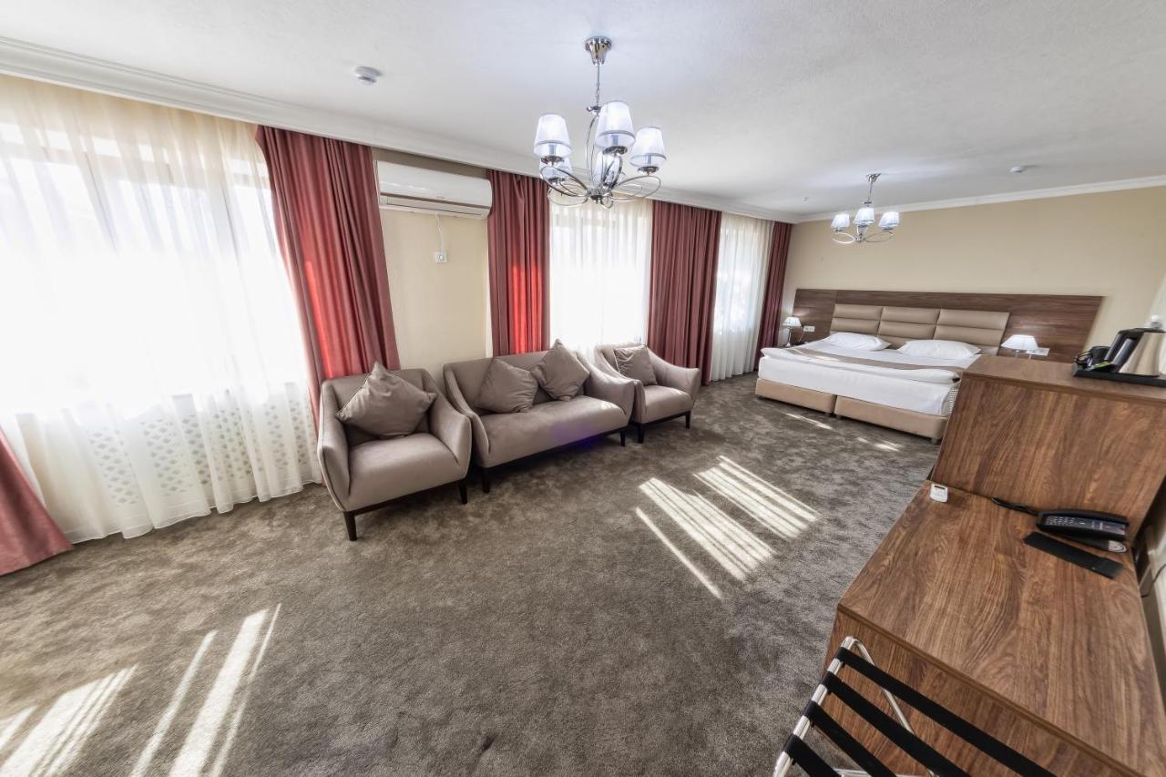 Osh Grand Hotel Chavo Exteriör bild