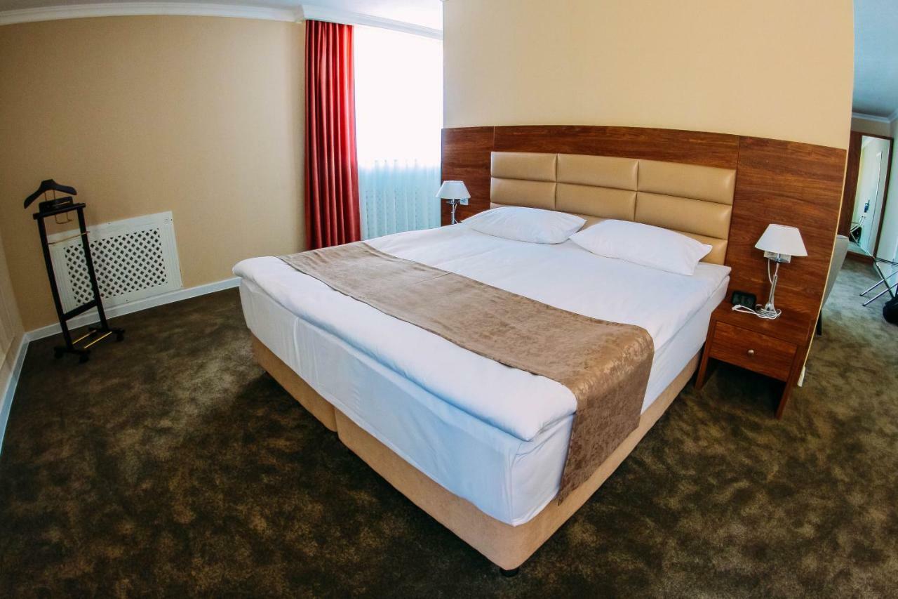 Osh Grand Hotel Chavo Exteriör bild